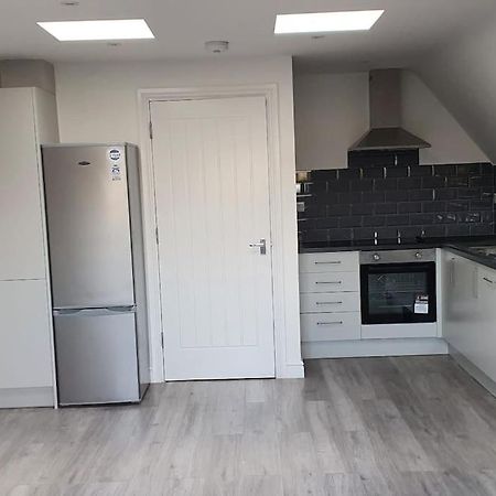 Orchid Lodge - Two Bed Generous Flat - Parking, Netflix, Wifi - Close To Blenheim Palace & Oxford - F4 Kidlington Exterior foto
